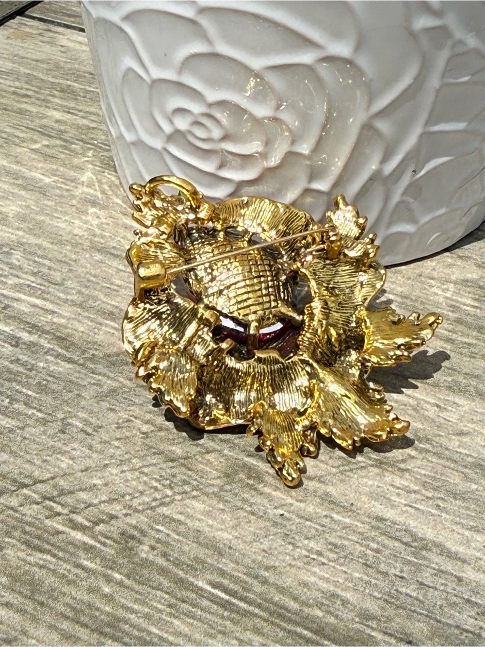 NWT Stunning Large Gold-Tone Rose Brooch w/ Fuchsia Teardrop Teal Crystals - Picture 4 of 6